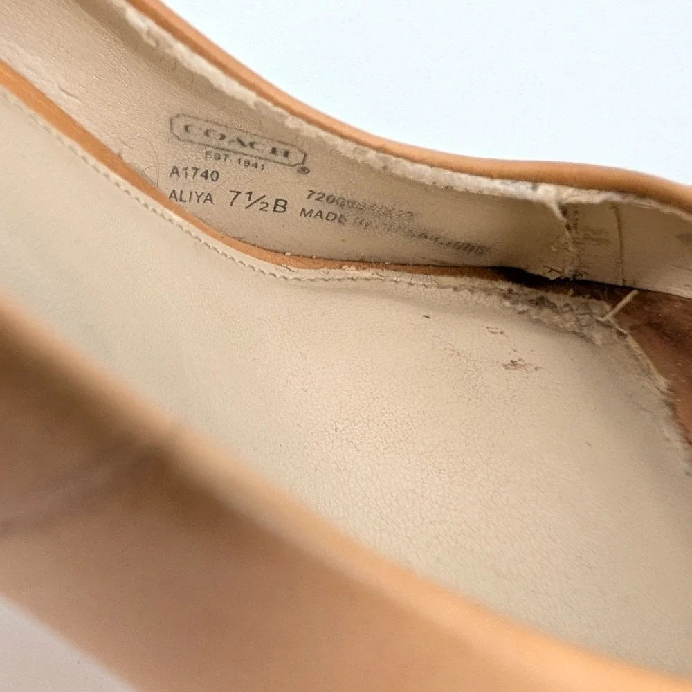 Coach‎ Aliya Tan Leather Peep Toe Platform Pumps Logo Buckle Size 7.5B Millenial